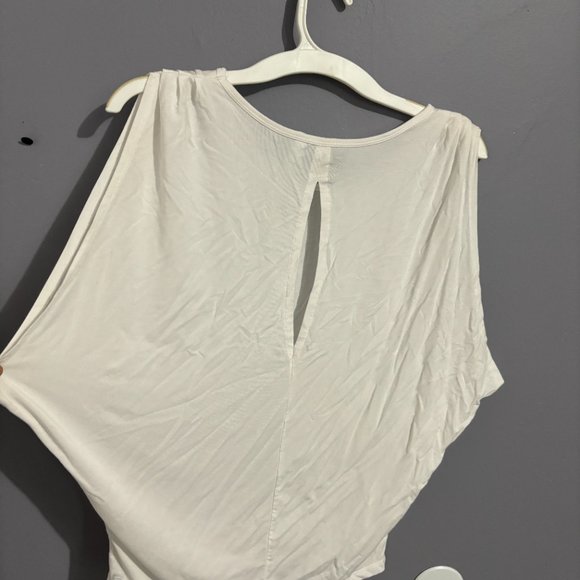 Fabletics- deep armhole top - Picture 5 of 10